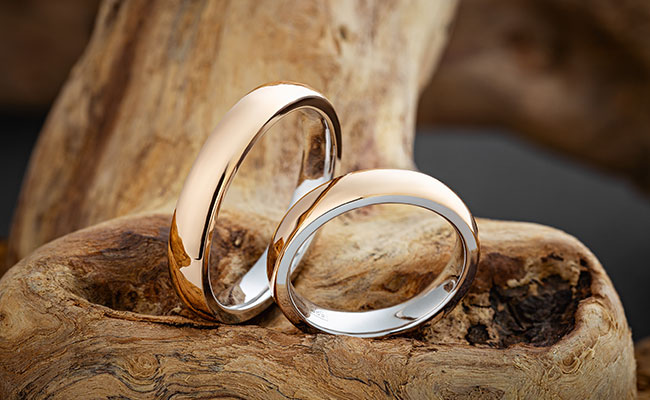 Sind Sie auf der Suche nach passenden Trauringen für Ihre Hochzeit? Nutzen Sie unsere umfangreiche Checkliste zum Trauring-Kauf und finden Sie einen Juwelier, der zu Ihren Wünschen und Vorstellungen passt! Trauringe für Ihre Hochzeit finden Sie beim Trauring-Juwelier in Ingolstadt und der Region!