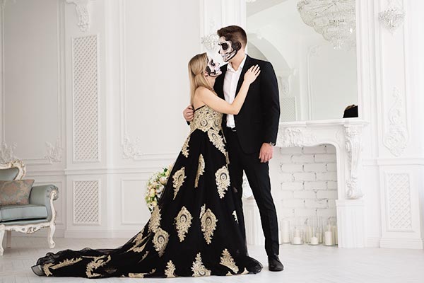 Halloween und Horror sind beliebte Themen für Motto-Hochzeiten und individuelle Hochzeitsfeiern mit Thema.
