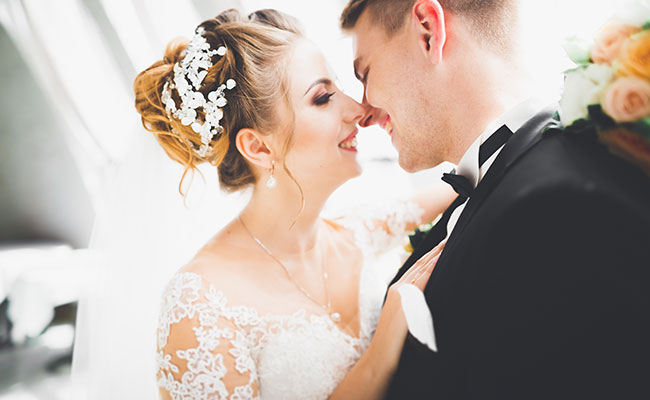 So wird Ihr Hochzeitstag perfekt - Lassen Sie sich inspirieren und finden Sie bezaubernde Trauringe und die aktuellen Brautmoden-Trends in Ingolstadt! Trauringe, Brautschmuck und Hochzeitskleid? Die Checkliste für Ihre Hochzeits-Planung!