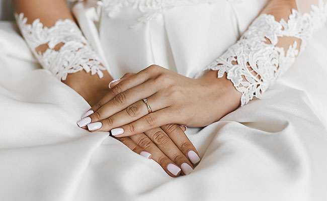 Alles für Braut und Bräutigam - Schmuck für die Hochzeit und die perfekten Eheringe finden Sie beim Juwelier in Ihrer Nähe, damit der Tag Ihrer Trauung zum schönsten Tag Ihres Lebens wird! Finden Sie die perfekten Trauringe beim Juwelier für Trauringe und Brautschmuck in Ingolstadt!