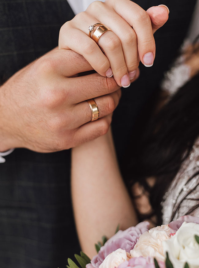 Der Trauring-Juwelier in Ingolstadt bietet Ihnen professionelle Trauring-Beratung, damit Sie die passenden Ringe für Ihre Hochzeit finden! In Ingolstadt können Sie beim Trauring-Juwelier die perfekten Ringe für Ihre Hochzeit aussuchen und kaufen.