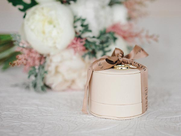 Die Auswahl der Ringe für Verlobung und Trauung ist oft nicht einfach - Finden Sie jetzt Ihre Trauringe für die perfekte Hochzeit! Trauringe beim Juwelier finden für Ihre Hochzeit in Ingolstadt!