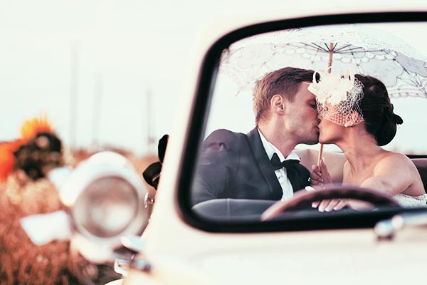Eine Hochzeit im Vintage-Stil ist der Traum vieler Brautpaare mit Leidenschaft für Retro und vergangene Jahrzehnte.
